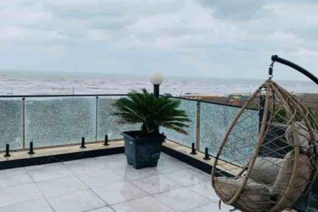 سوئیت تراس دار با ویو دریا در بابلسر - ط ۴