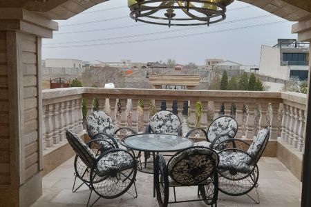 ویلا دوبلکس استخردار در چهارباغ - زعفرانیه