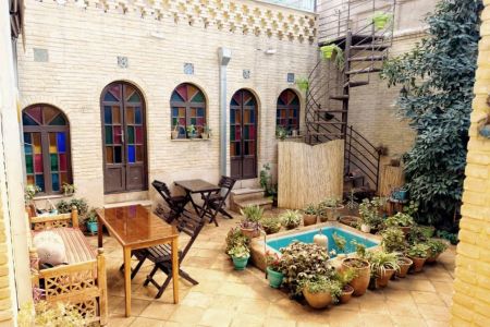 اقامتگاه بوم گردی در شیراز - گلبرگ