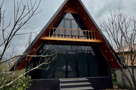 کلبه سوئیسی جکوزی دار در رامسر - جلو