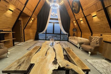 کلبه چوبی با ویو کوه در زیرآب - سرخکلاتپه