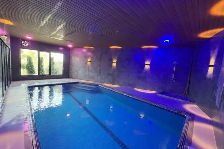 کلبه سوئیسی با وان جکوزی در طالب آباد انزلی