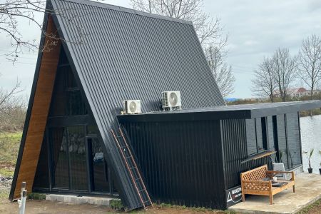 کلبه سوئیسی رو به آب در عباس آباد - خشکلا