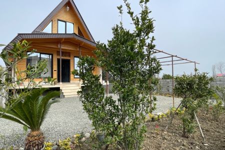 کلبه چوبی با وان جکوزی در توساسان رامسر