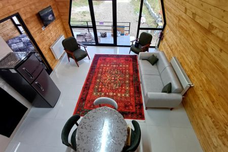 کلبه چوبی با تراس دلباز در ماسال - خودبچر