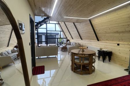کلبه سوئیسی استخردار در محمود آباد