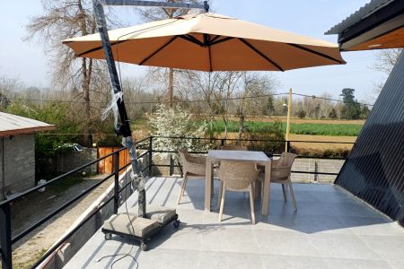 کلبه چوبی با تراس دلباز در ماسال - خودبچر