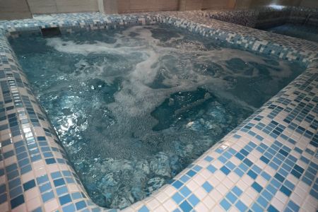 ویلا سه طبقه استخردار در فومن - چهار خوابه