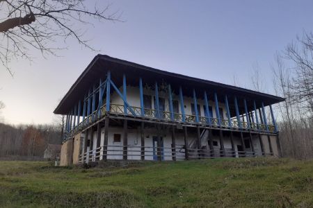 خانه روستایی در رودبار - فرارود