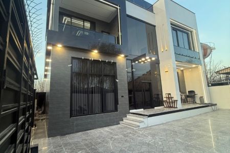 ویلا دوبلکس استخردار با روف در چهارباغ