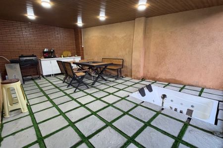 کلبه چوبی با جکوزی در لفور - کالیکلا