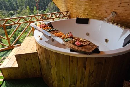 کلبه چوبی جکوزی دار در لفور - شارقلت