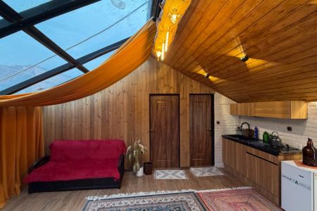 کلبه چوبی با سقف شیشه ای در گرگان