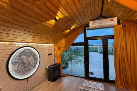 کلبه چوبی با سقف شیشه ای در گرگان