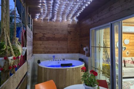 ویلا چوبی جکوزی دار در ماسال - وشمه سرا