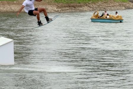 کلبه سوئیسی رو به آب در عباس آباد - خشکلا