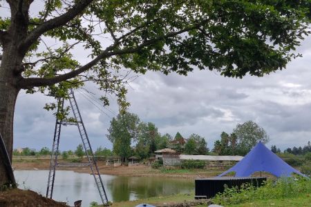 کلبه سوئیسی رو به آب در عباس آباد - خشکلا