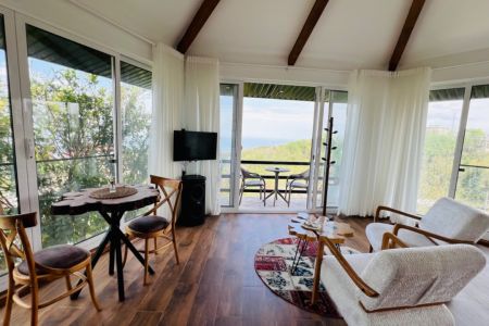 ویلا دو طبقه با استخر و ویو طبیعت در اربه کله