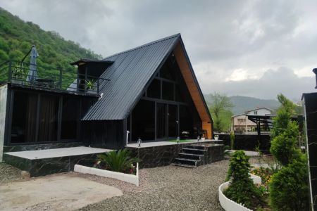 کلبه سوئیسی با تراس دلباز در ماسال - گنذر