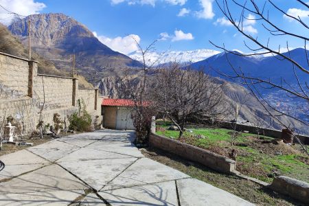 خانه حیاط دار در رینه لاریجان - انهه - همکف