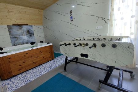 کلبه سوئیسی با جکوزی در بندرانزلی - طالب آباد