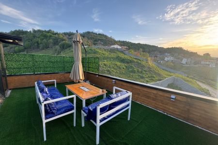 کلبه چوبی با ویو کوه در زیرآب - سرخکلاتپه