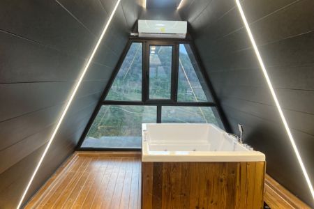 کلبه سوئیسی جکوزی دار در حاتم سرا تنکابن