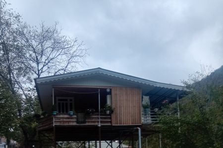 کلبه چوبی رو به جنگل در ماسال - اسب ریسه