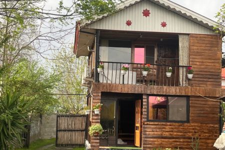 كوخ خشبي من طابقين مع جاكوزي في وشميسرا