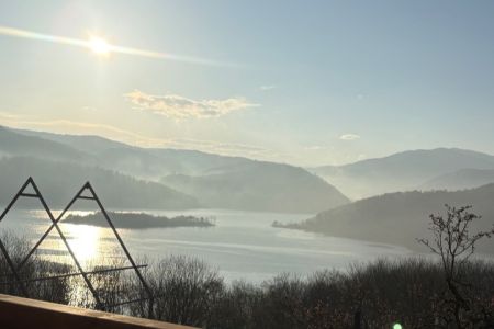 کلبه سوئیسی با ویو دریاچه در لفور - میرارکلا