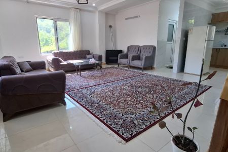 کلبه با نمای چوب در لفور - مرزیدره