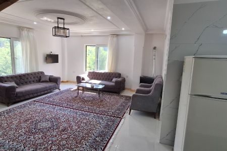 کلبه با نمای چوب در لفور - مرزیدره