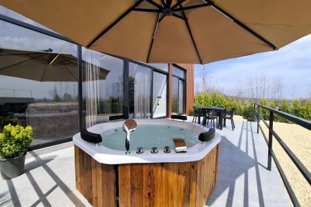 ویلا با وان جکوزی در شاندرمن - خودبچر