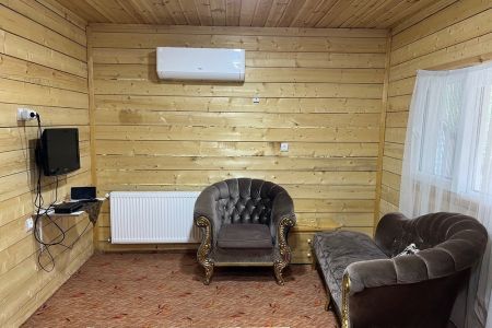 کلبه چوبی کنار رودخانه در شالما ماسال