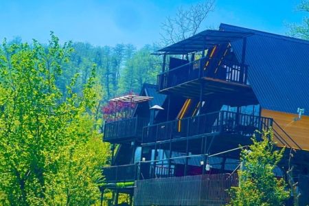 کلبه سوئیسی با ویو کوه در بالابند تنکابن