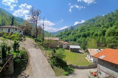 خانه مبله در جاده ماسوله - سقی بن - ط دوم