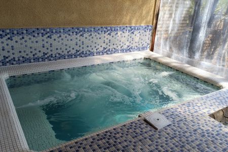 سوئیت مبله جکوزی دار در دورود - زیرهمکف