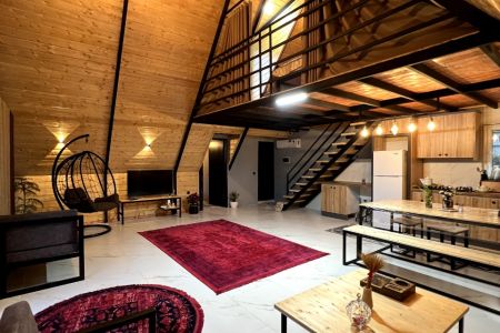 کلبه سوئیسی با تراس دلباز در ماسال - گنذر