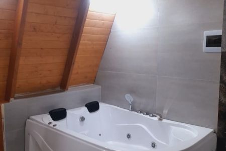 کلبه سوئیسی جکوزی دار در بابلکنار - شیردارکلا