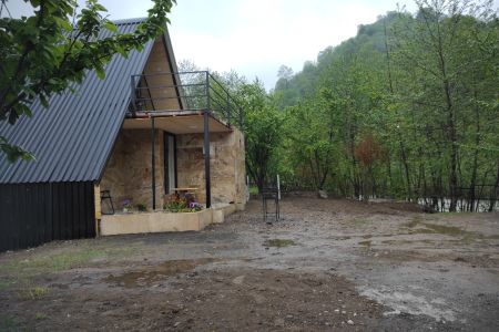 کلبه سوئیسی کنار رودخانه در اسالم - خرجگیل