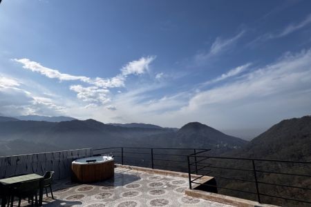 کلبه جکوزی دار با تراسی رو به جنگل اربه کله