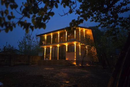 کلبه با نمای چوبی در ماسال - میله سرا