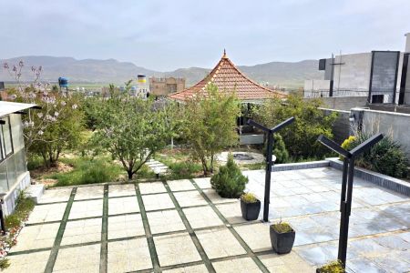 Two-story villa with a pool in Sadra City