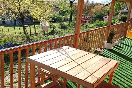 ویلای چوبی با بالکن در شاندرمن - سیاهمرد