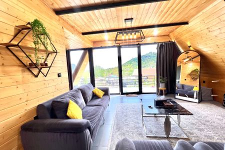 کلبه سوئیسی تراس دار در شاندرمن - دران