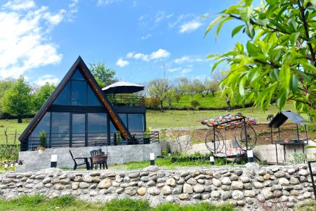 کلبه سوئیسی تراس دار در شاندرمن - دران