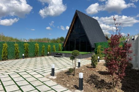 کلبه سوئیسی در صومعه سرا - چوبه