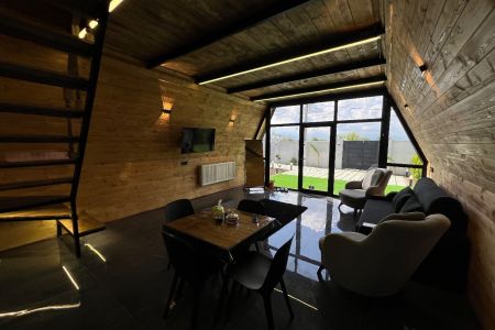 کلبه سوئیسی در صومعه سرا - چوبه