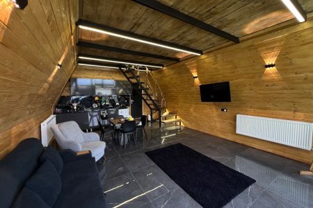 کلبه سوئیسی در صومعه سرا - چوبه