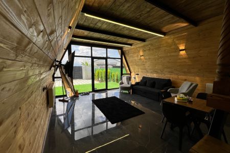 کلبه سوئیسی در صومعه سرا - چوبه